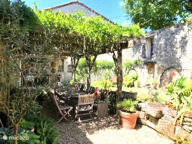 vakantiehuis huren in Frankrijk, Dordogne, La Tour-Blanche-Cercles – Blanchetoure Het terras