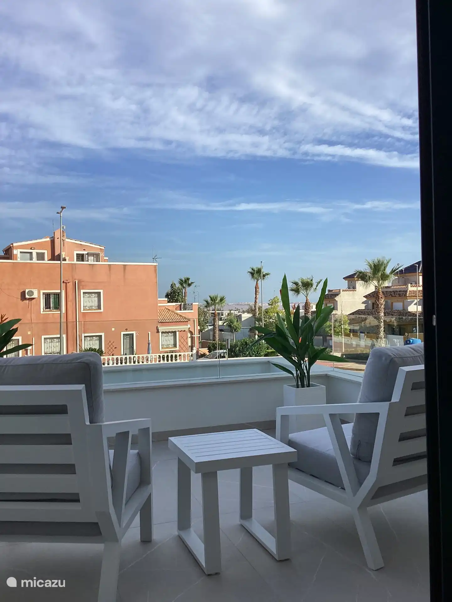Chambre avec terrasse avec vue sur le lac salé