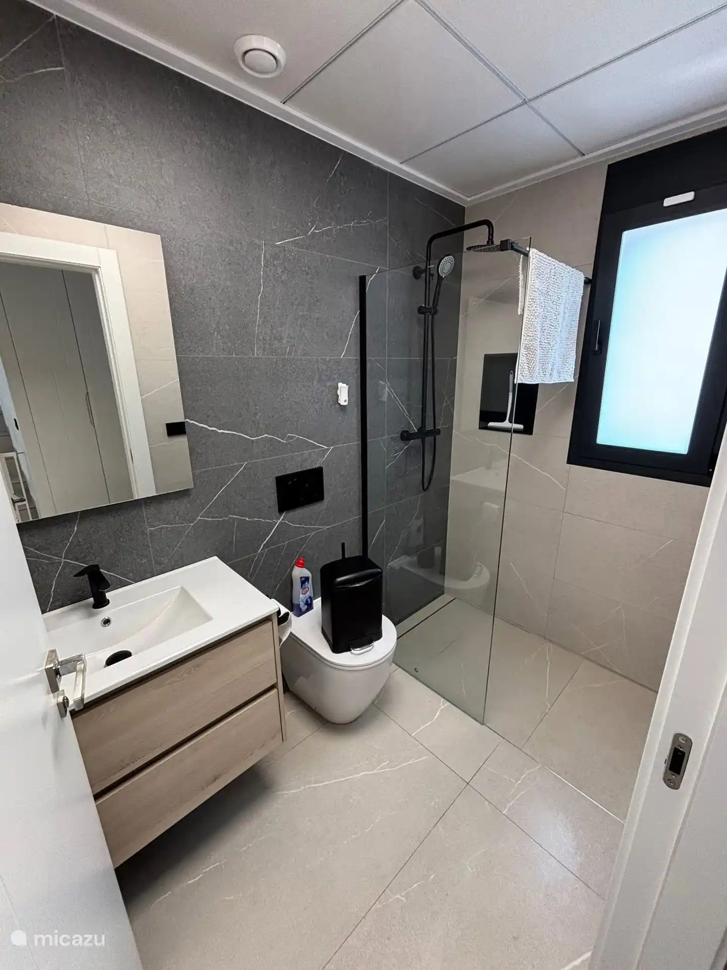 Salle de bain attenante à l’étage 