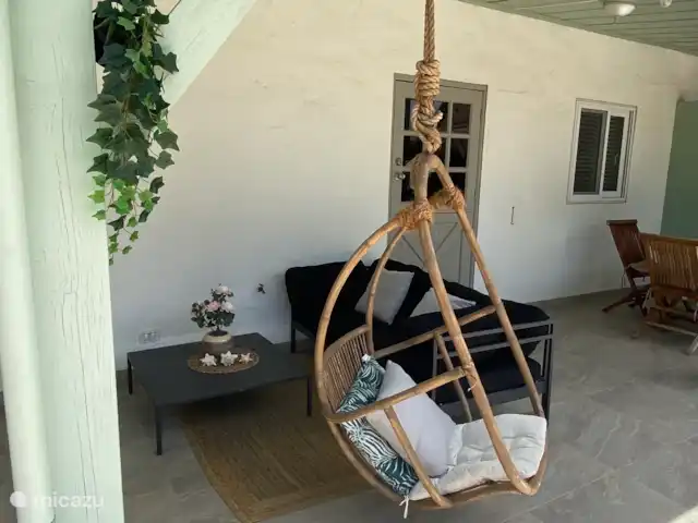 Appartement Aruba met zwembad huren in Aruba, Noord, Noord - appartement de ruime porch uitkijkend op het zwembad