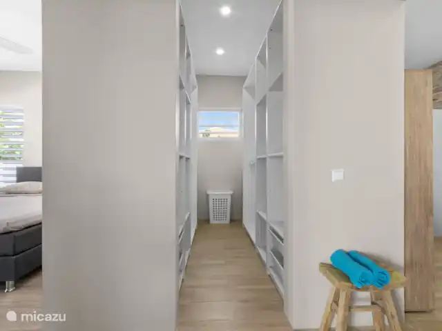 Perla di Solo | Curaçao, Banda Abou (ouest), Big Mountain - villa Grand walk-in près de la chambre des maîtres