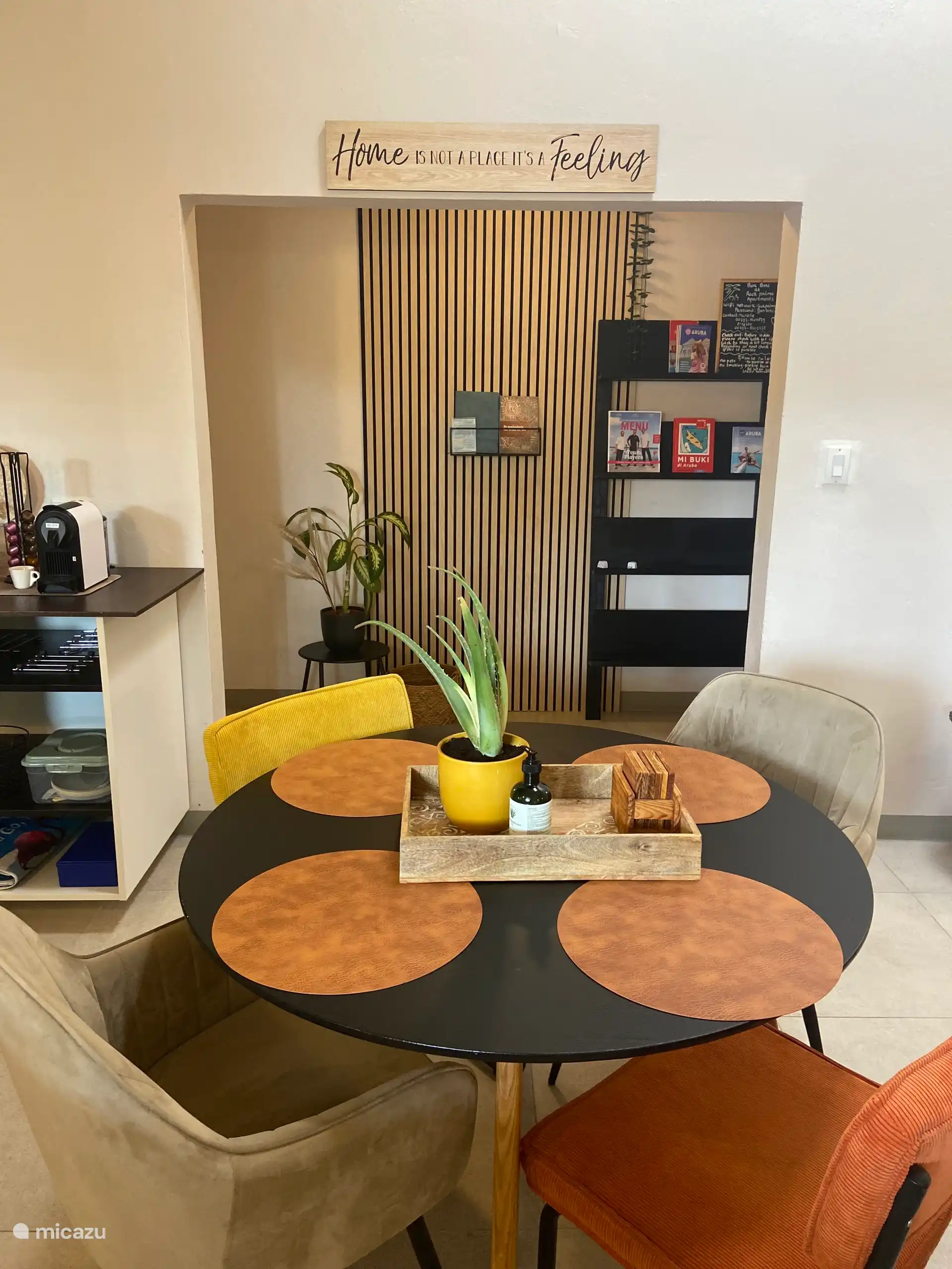 Acogedor comedor, con techos altos