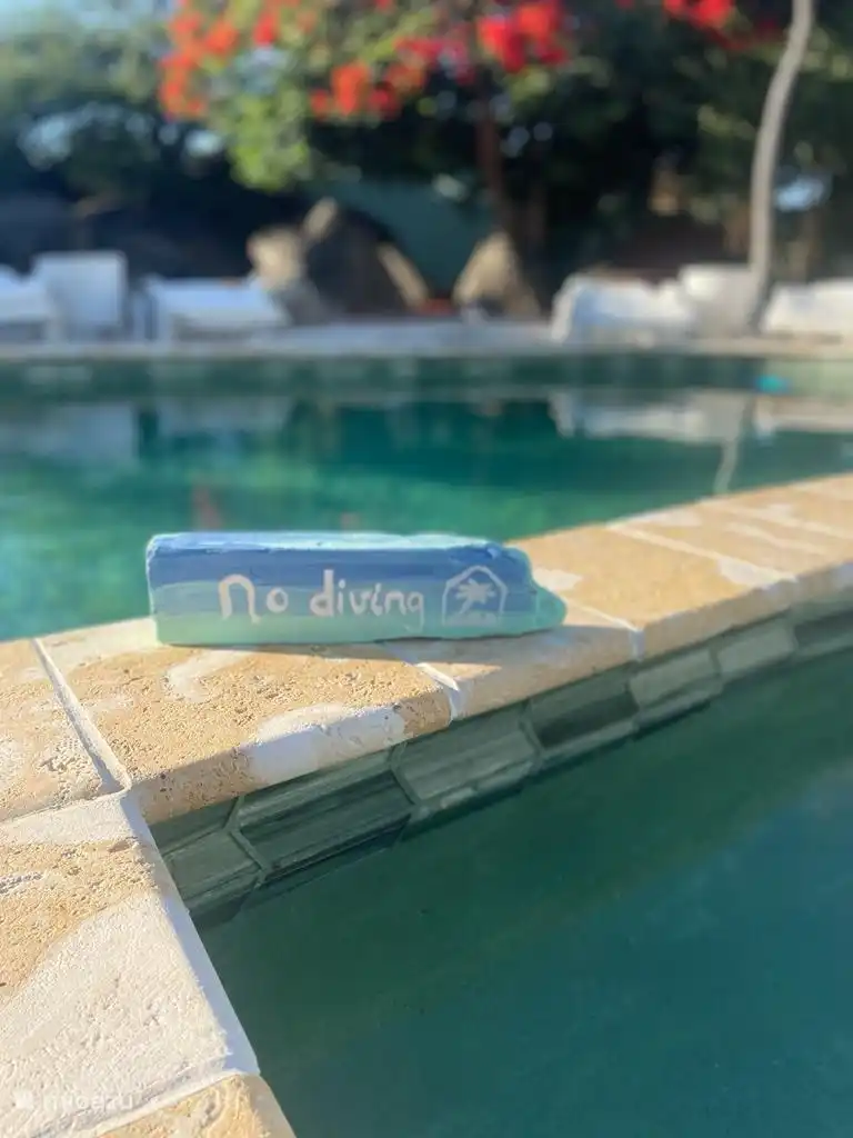 Nuestra piscina es segura con una profundidad máxima de 1:50 y para los niños una piscina de 20 cm de profundidad