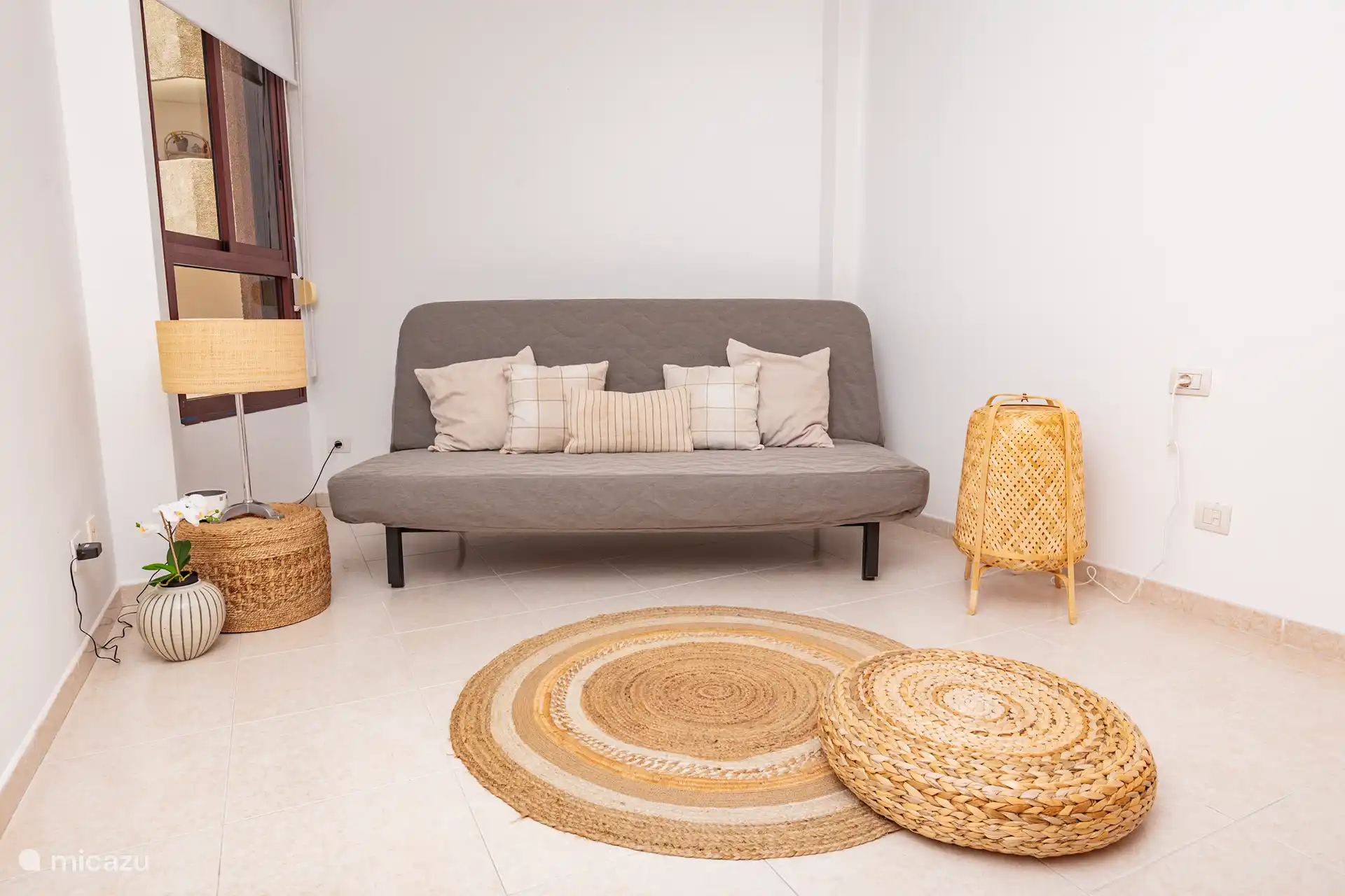 Das 2. Gästezimmer. Meerblick. Ausgestattet mit einem Schlafsofa. Der Raum kann auch für Yoga oder Meditation genutzt werden.