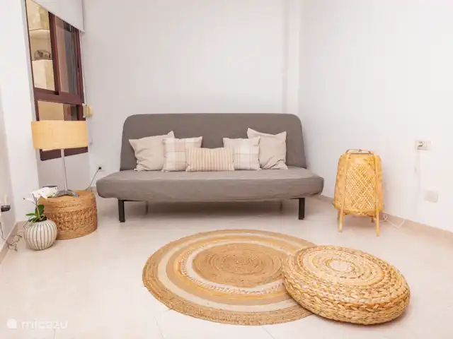 Radazul Beachfront Apartment huren in Spanje, Tenerife, Radazul - appartement De 2e gasten kamer. Uitzicht op zee. Voorzien van een slaapbank. De kamer kan ook voor yoga of meditatie worden gebruikt.