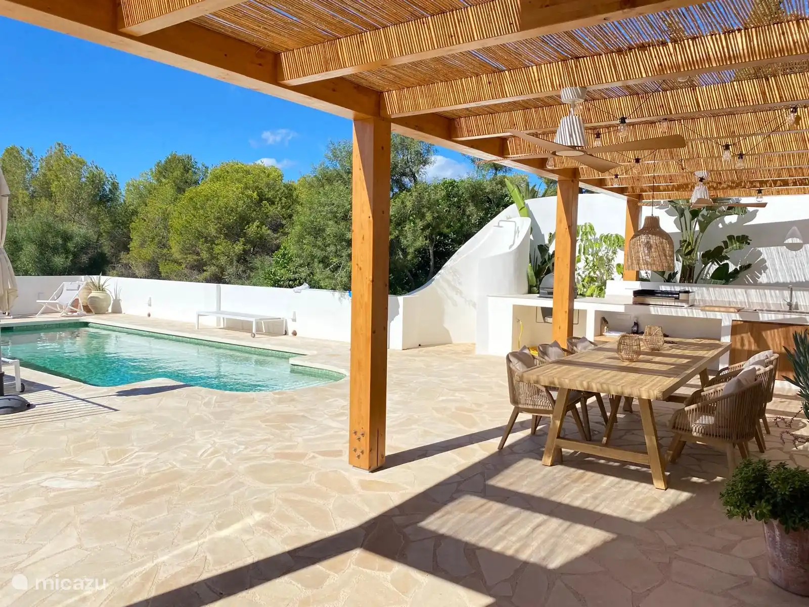 Cocina exterior con ducha