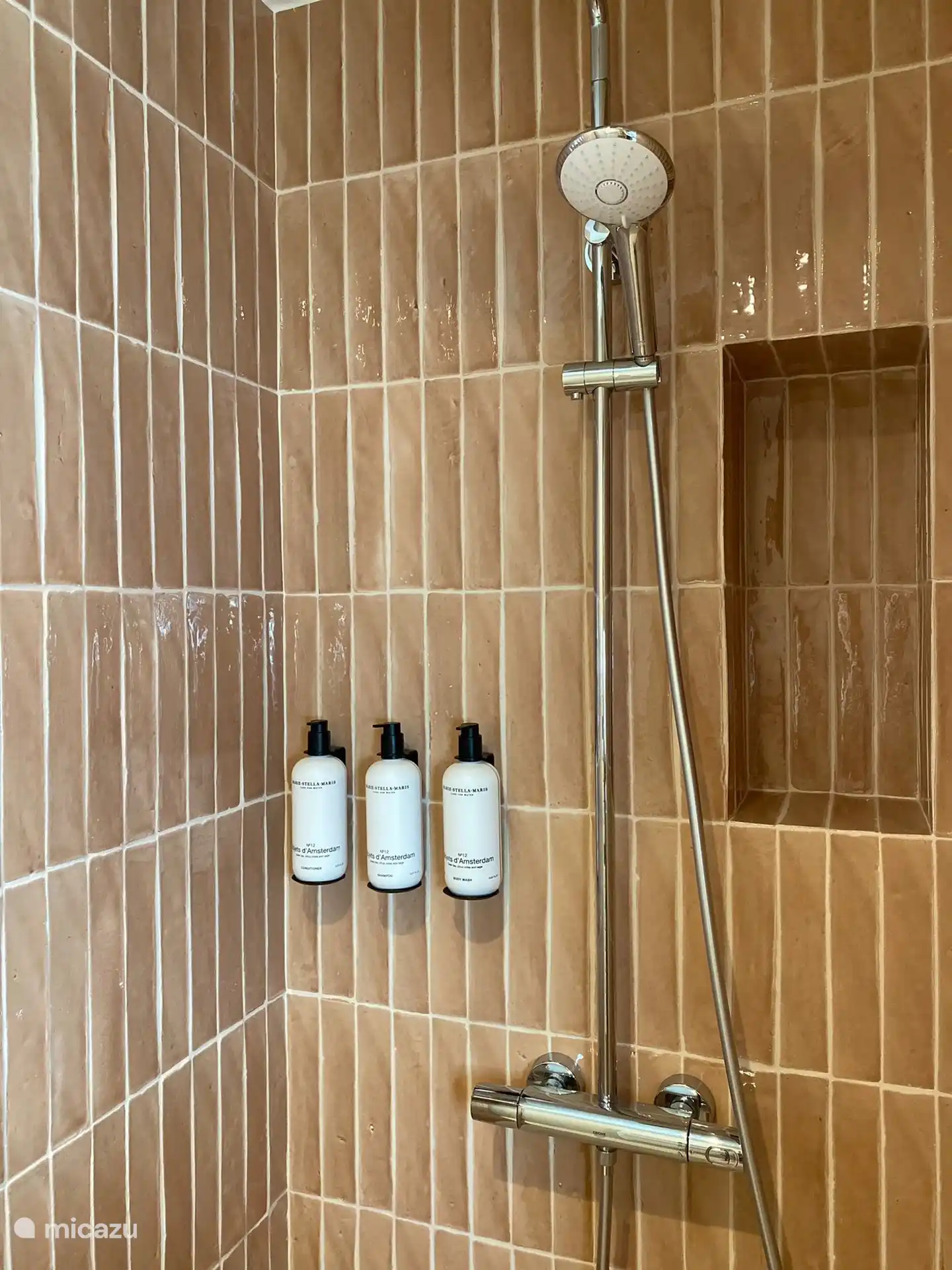 Cuarto de baño 3 en la planta superior con ducha y WC