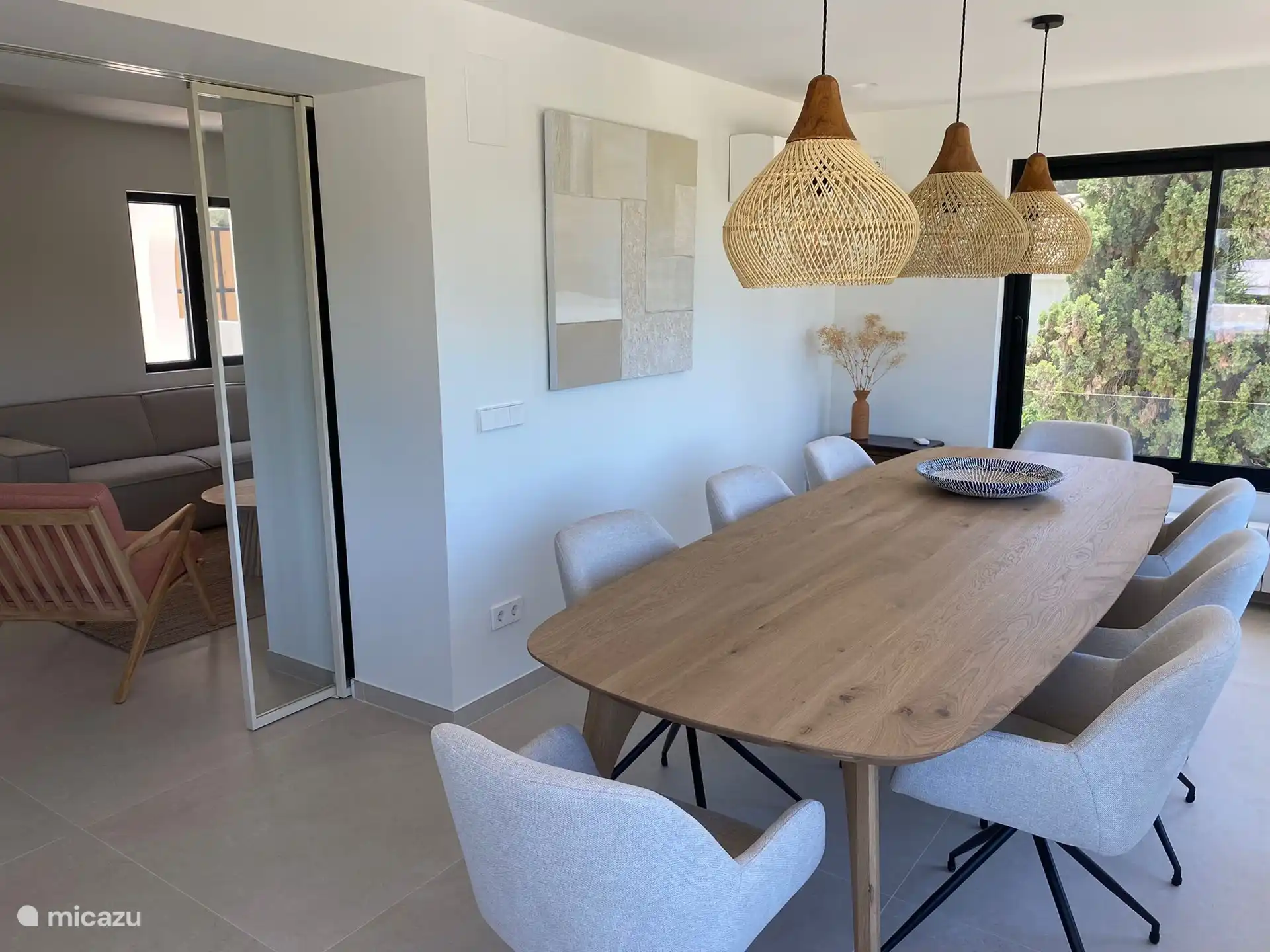 Mesa de comedor en el piso de arriba