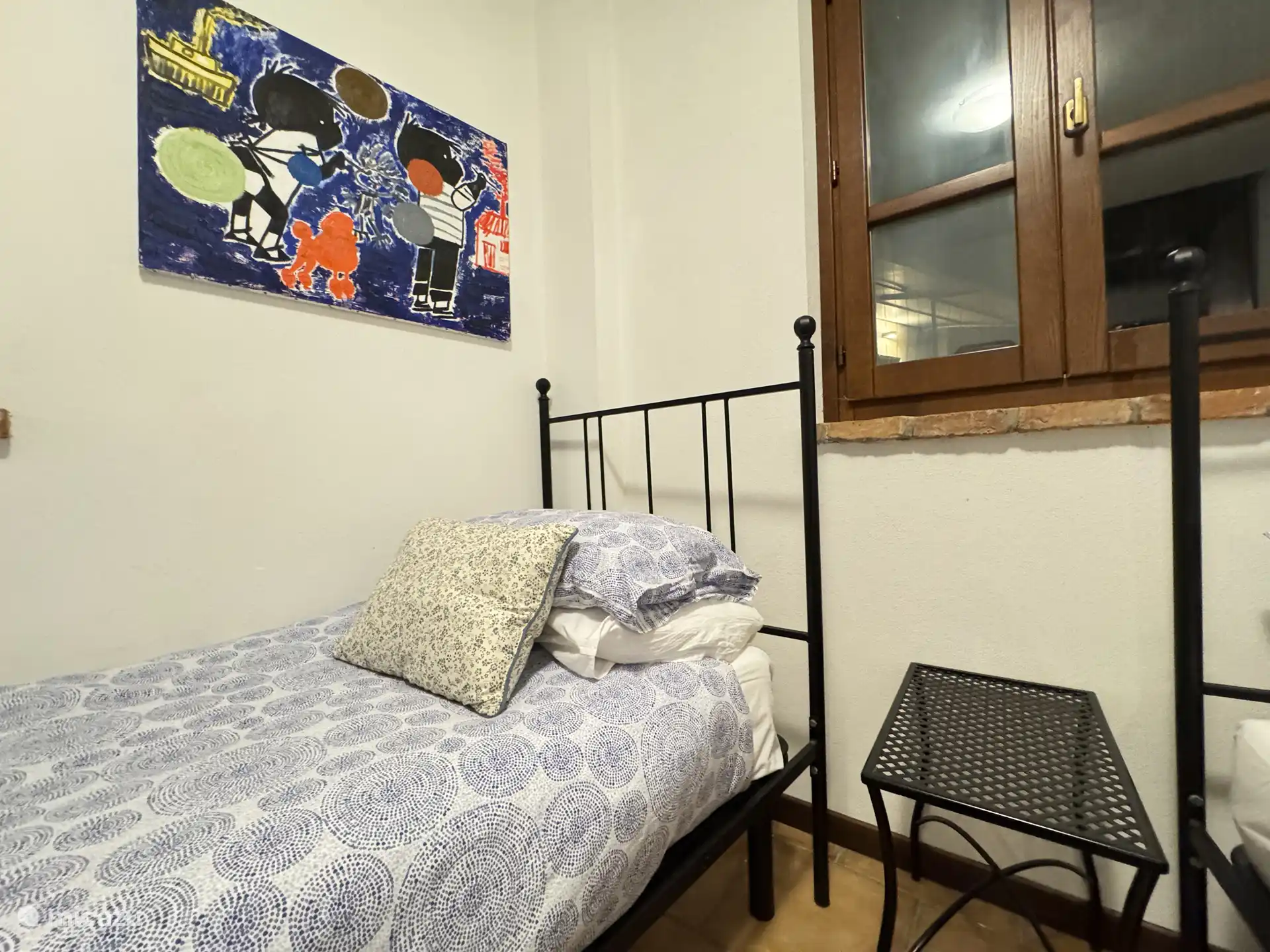 Schlafzimmer für zwei Personen mit zwei Einzelbetten. Dieses Zimmer befindet sich in terra die untere Wohnung