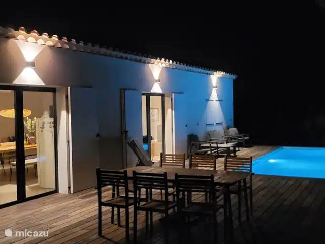 villa huren in Frankrijk, Var, Flayosc – Hagelnieuwe villa in de Var Buitenverlichting boven de drie schuifpuien