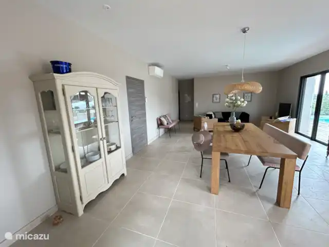 villa huren in Frankrijk, Var, Flayosc – Hagelnieuwe villa in de Var De ruime woonkamer