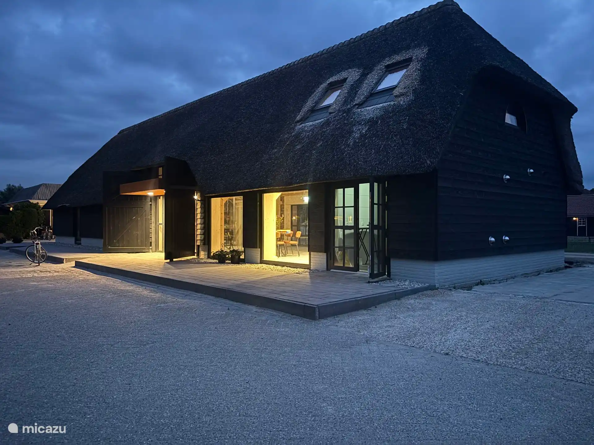 L’accueil et la laverie du camping. 