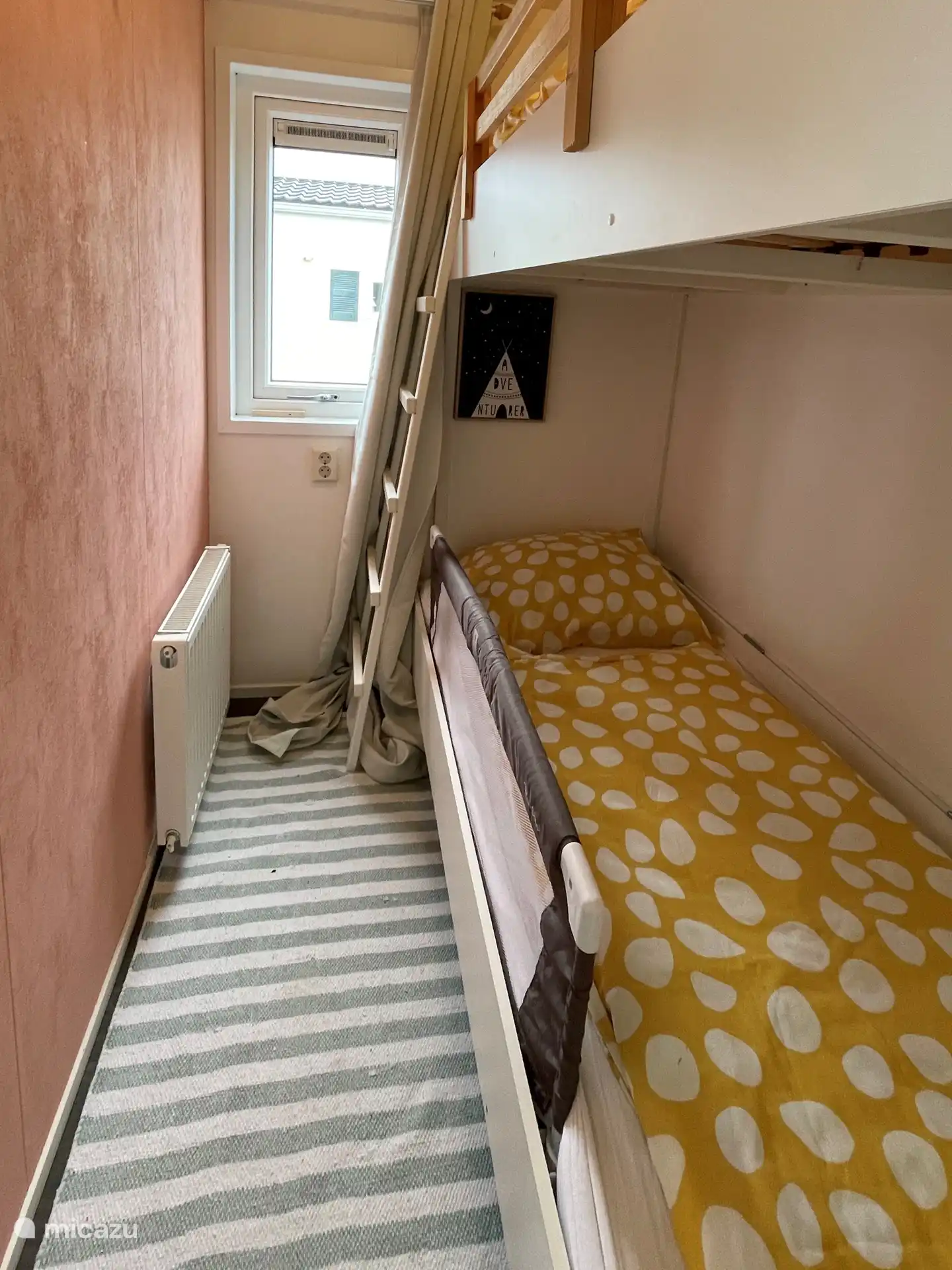 Chambre 1 lit superposé.