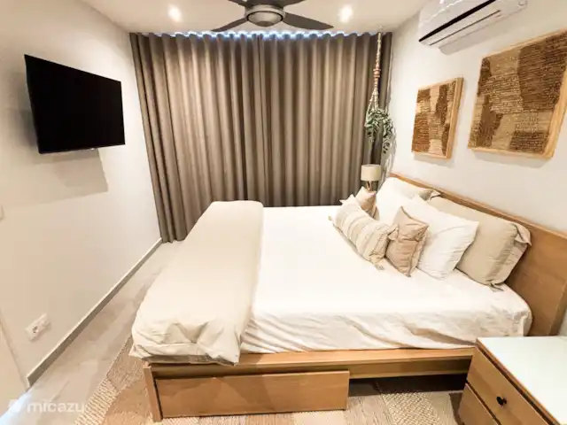 Mooi appartement op Blue Bay huren in Curaçao, Curacao-Midden, Blue Bay - appartement Ruime slaapkmer met fan en airco