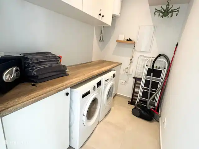 Mooi appartement op Blue Bay huren in Curaçao, Curacao-Midden, Blue Bay - appartement Wasruimte met wasmachine en droger