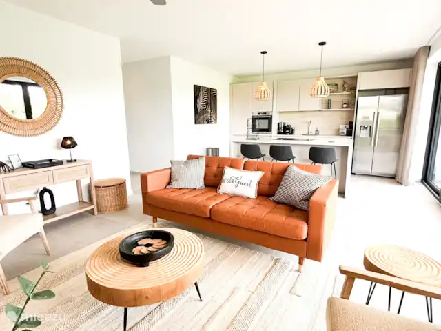 Mooi appartement op Blue Bay huren in Curaçao, Curacao-Midden, Blue Bay - appartement Ruime woonkamer met fan en airco