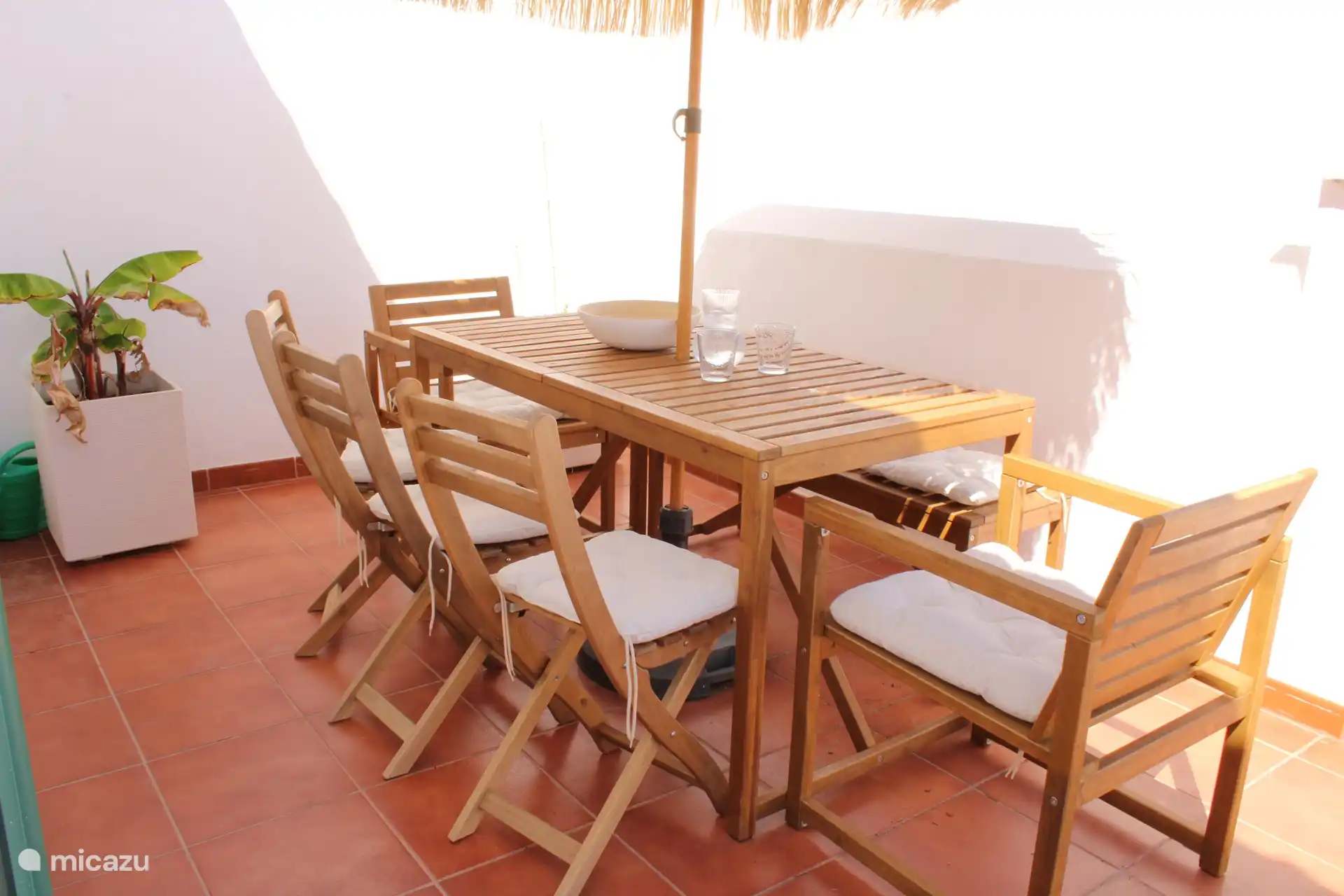 Terrassentisch im Obergeschoss