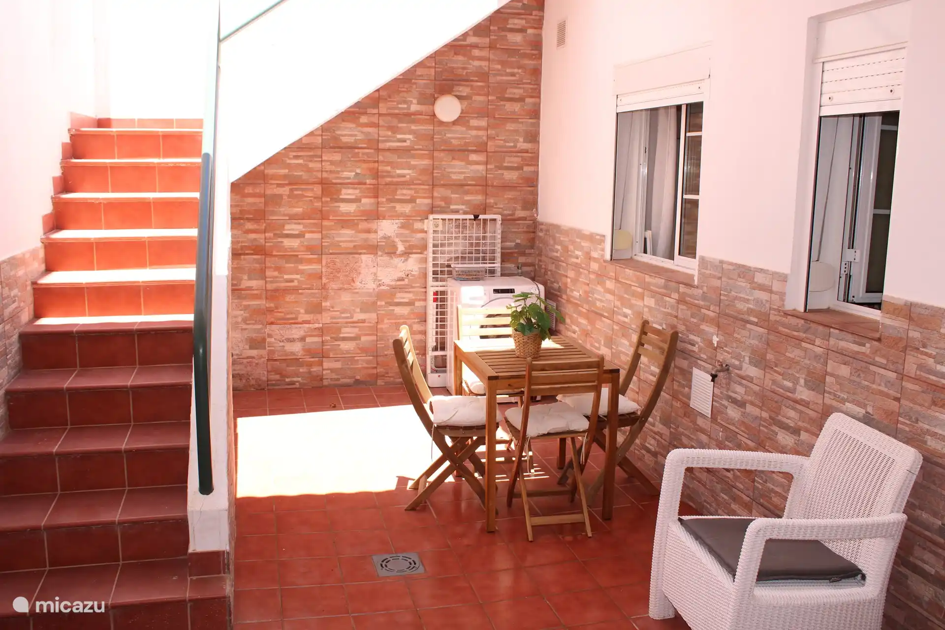 Treppe zur Wohnung im Erdgeschoss