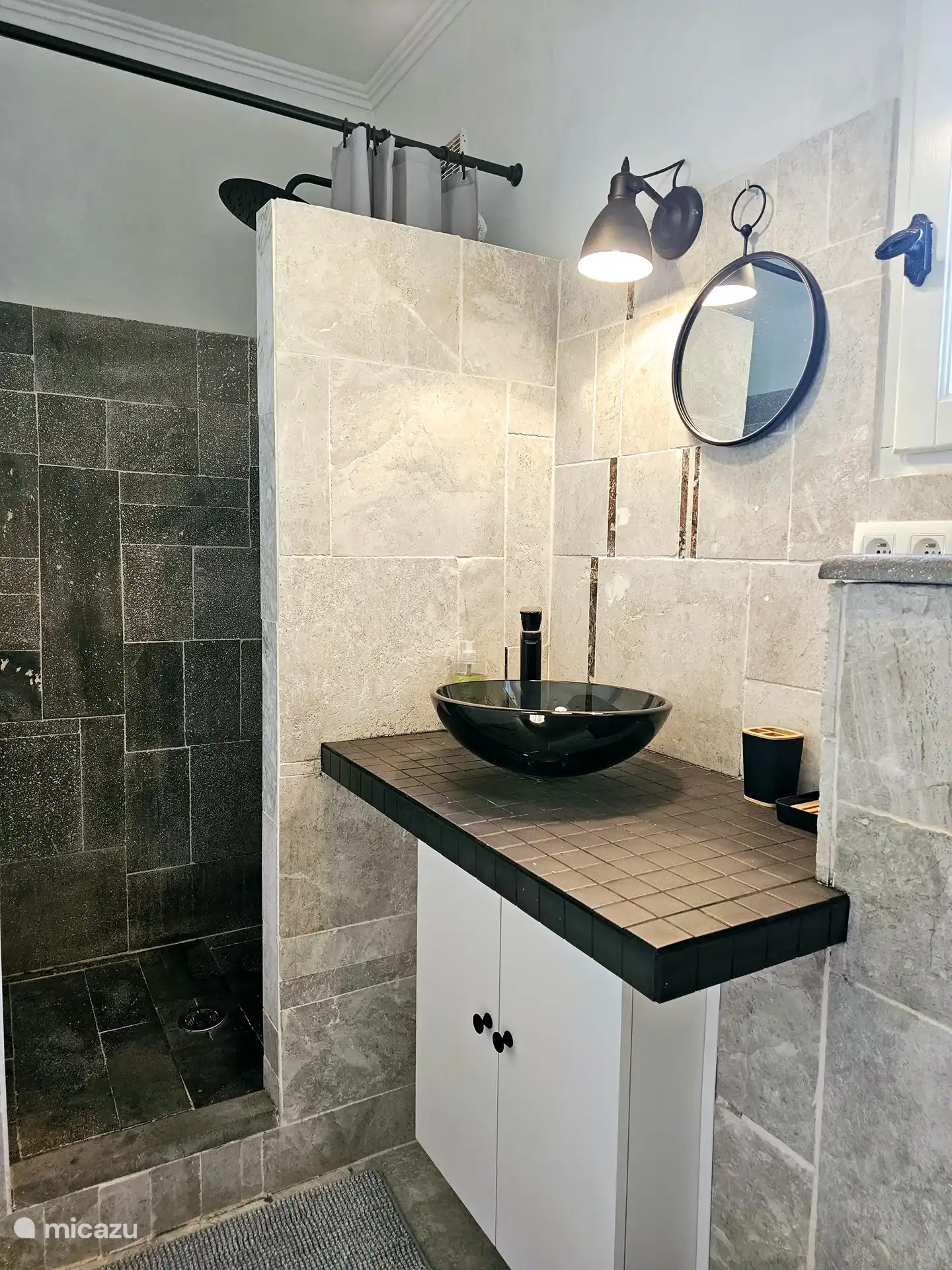 Ensuite Badezimmer im Dreibettzimmer