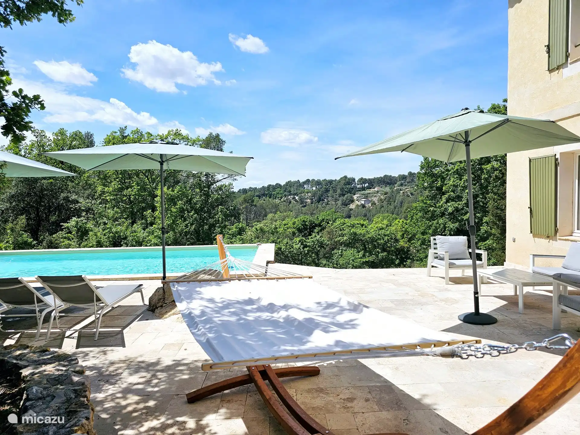 Südterrasse mit beheiztem Pool