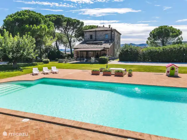 Groepsaccommodatie, Italië, Umbrië, Fratta Todina, villa Villa voor 14p met privé zwembad Groepsaccommodatie, Italië, Umbrië, Fratta Todina, villa Villa voor 14p met privé zwembad