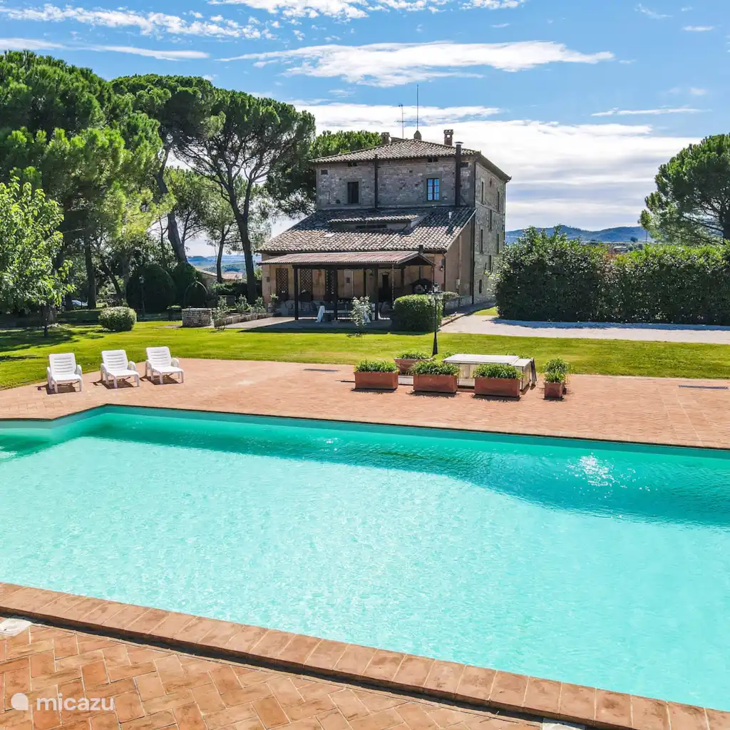 Villa voor 14p met privé zwembad