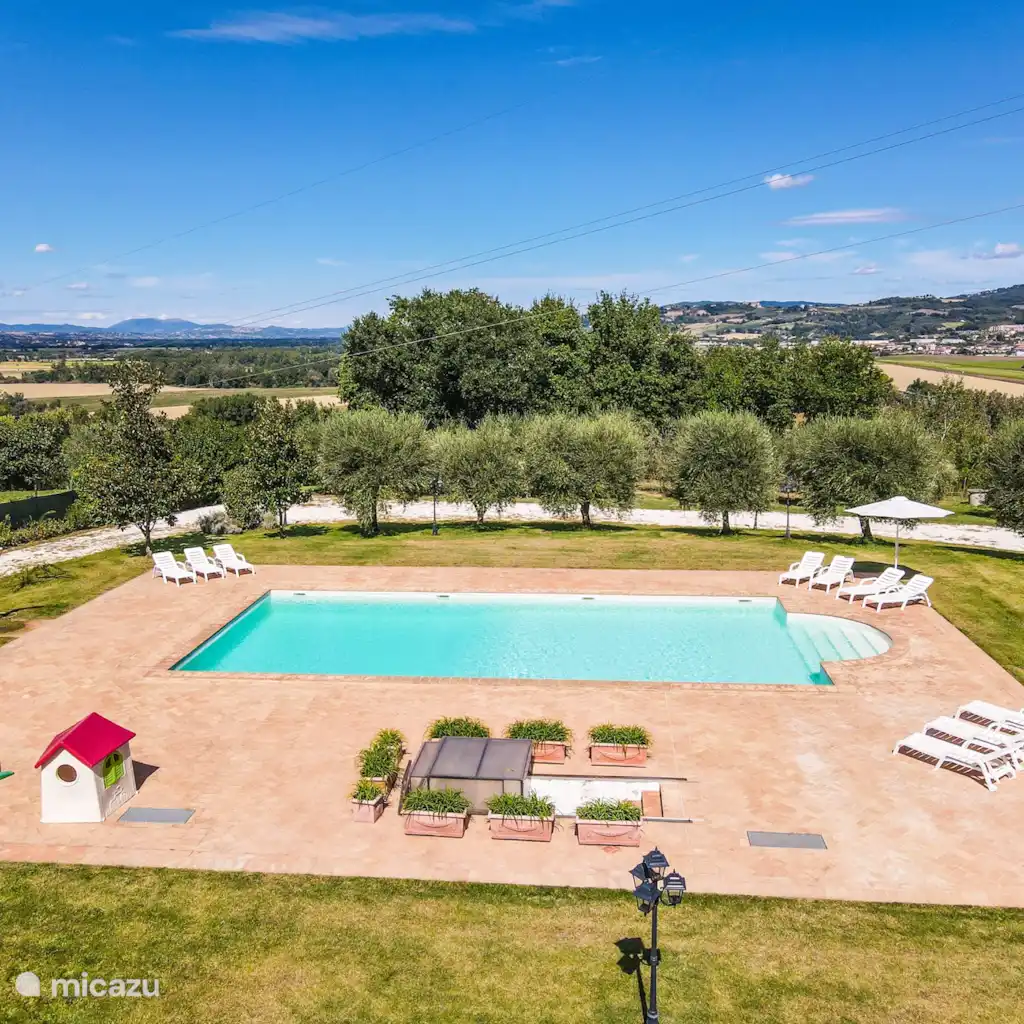 Villa voor 14p met privé zwembad