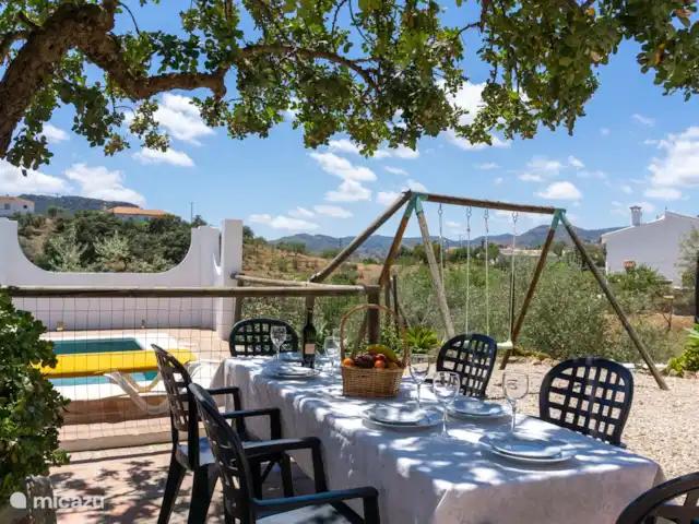 La Casita del Garrobo en España, Costa del Sol, Comares - casa rural / cabaña Zona de ocio en el exterior donde disfrutar de buena comida, poder estar tranquilo por la seguridad de los niños y relajarse con el entorno.