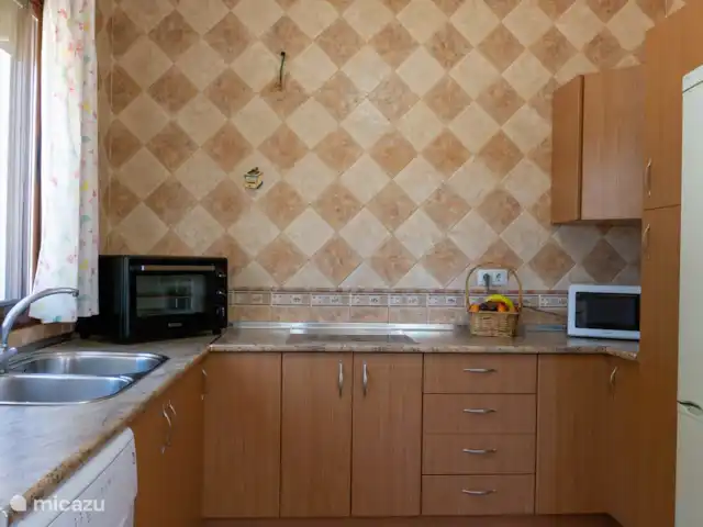 La Casita del Garrobo en España, Costa del Sol, Comares - casa rural / cabaña Mayor detalle de la cocina para poder observar su completo equipamiento.