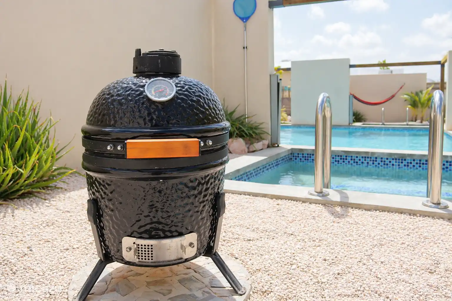 Un barbecue est disponible