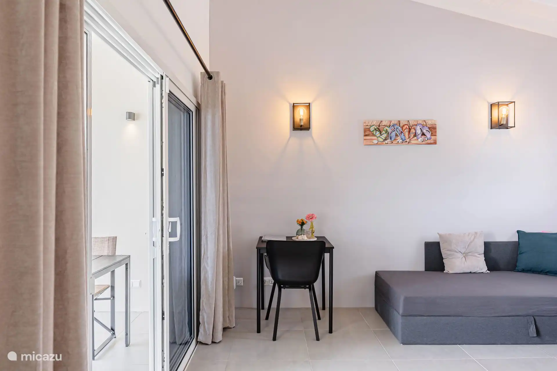 Sofá cama en la cocina apto para una tercera persona