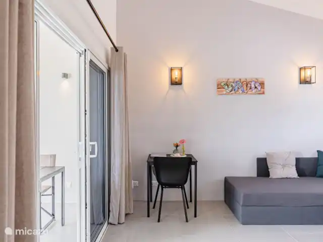 Location de Vacances Curaçao, Banda Abou (ouest), Hofi Abou, maison de vacances - Bunitesa di bida - Kas Chogogo Canapé-lit dans la cuisine adapté pour une troisième personne