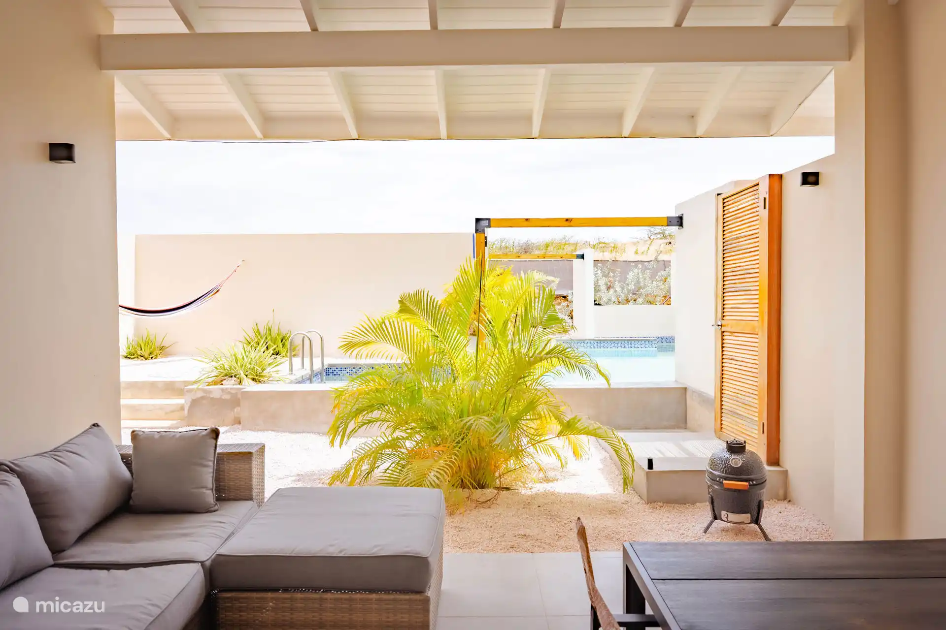 Desde su terraza tiene una vista al jardín, una barbacoa está disponible