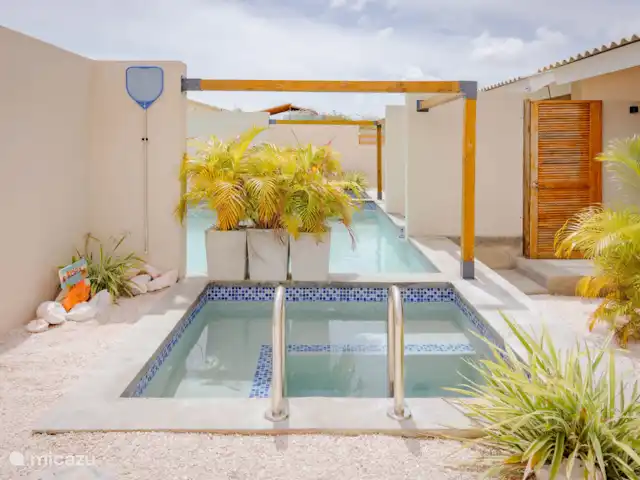 Location de Vacances Curaçao, Banda Abou (ouest), Hofi Abou, maison de vacances - Bunitesa di bida - Kas Chogogo Jacuzzi à chauffage solaire avec installation de bulles