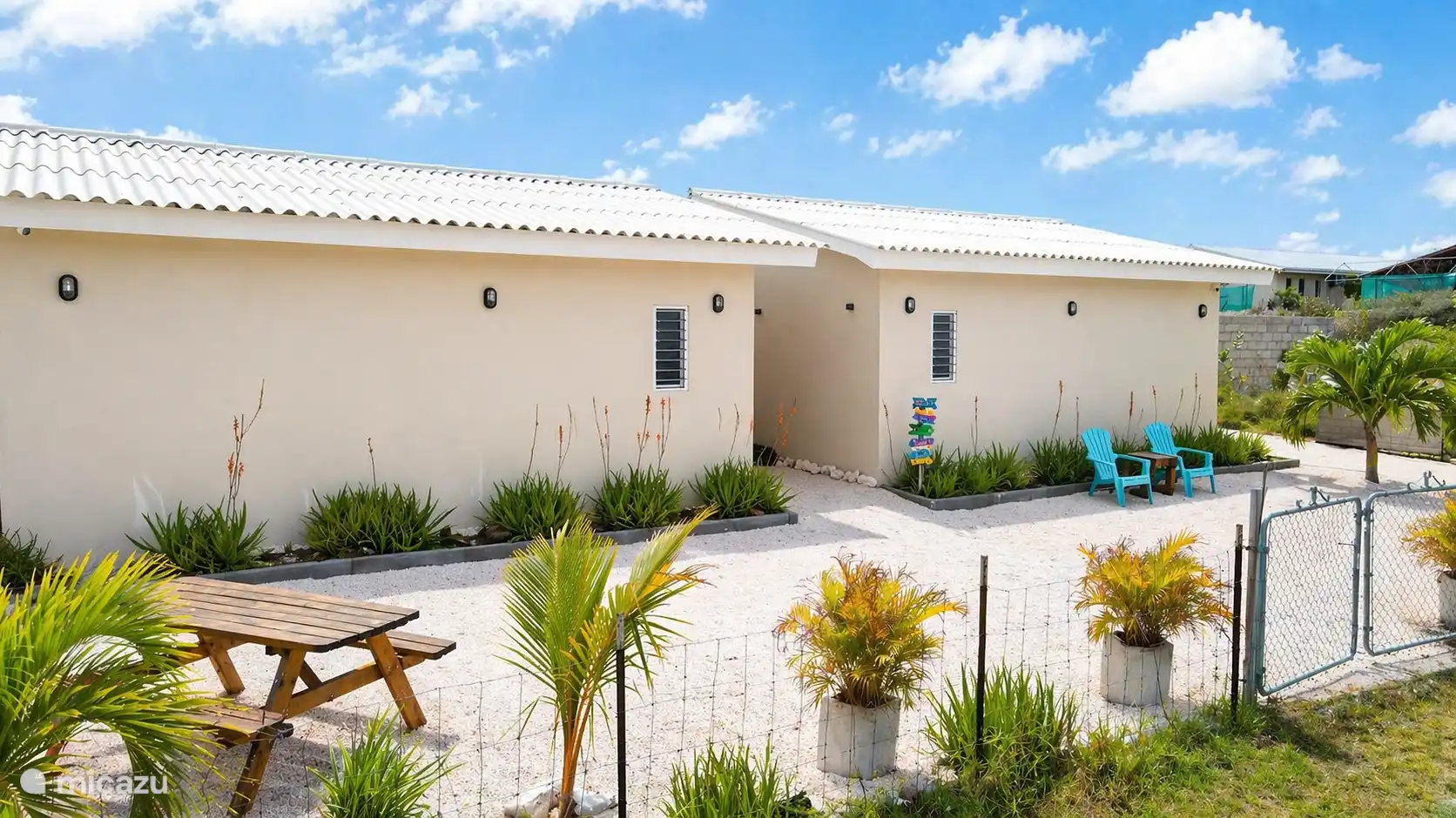 L’avant des maisons où l’on peut aussi s’asseoir au vent