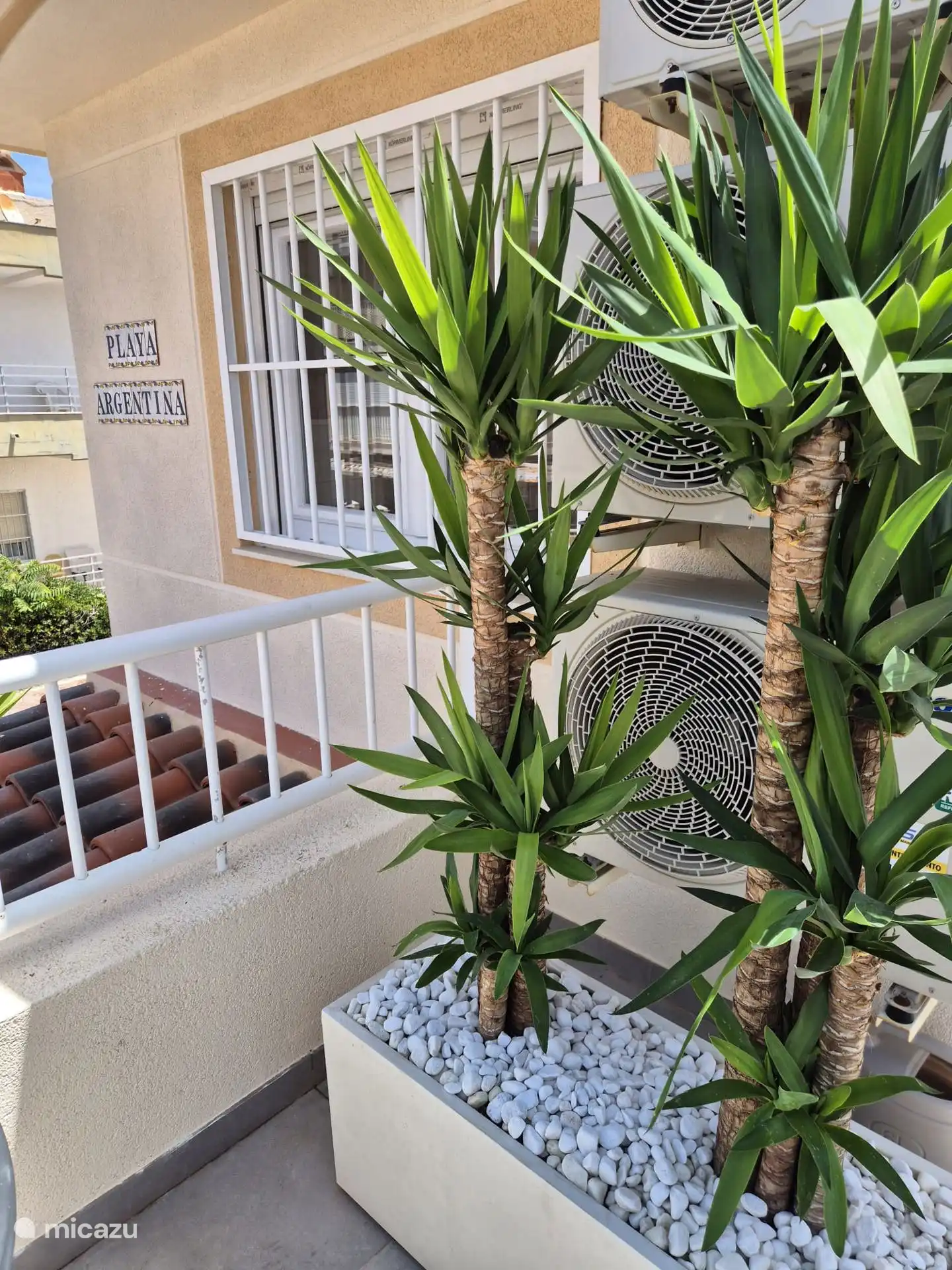 Voorzijde van het huis vanaf het balkon / dakterras
