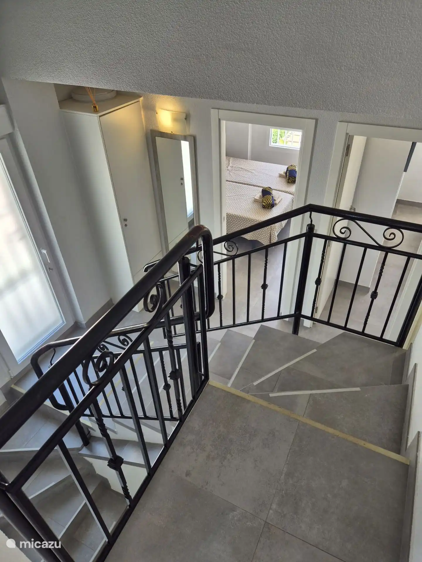 Trap naar de 2e verdieping. (slaapkamer 3 en dakterras)