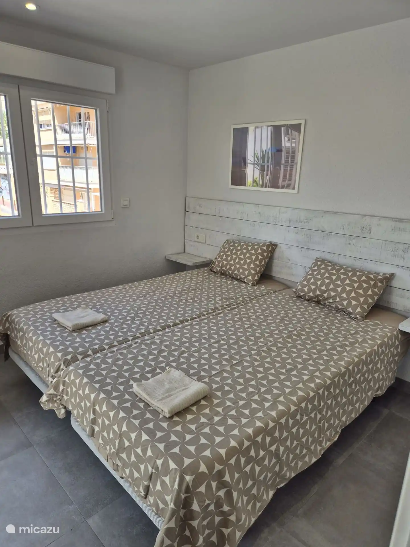 Slaapkamer 3.
2 personen, airco, kledingkast en deur naar dakterras.