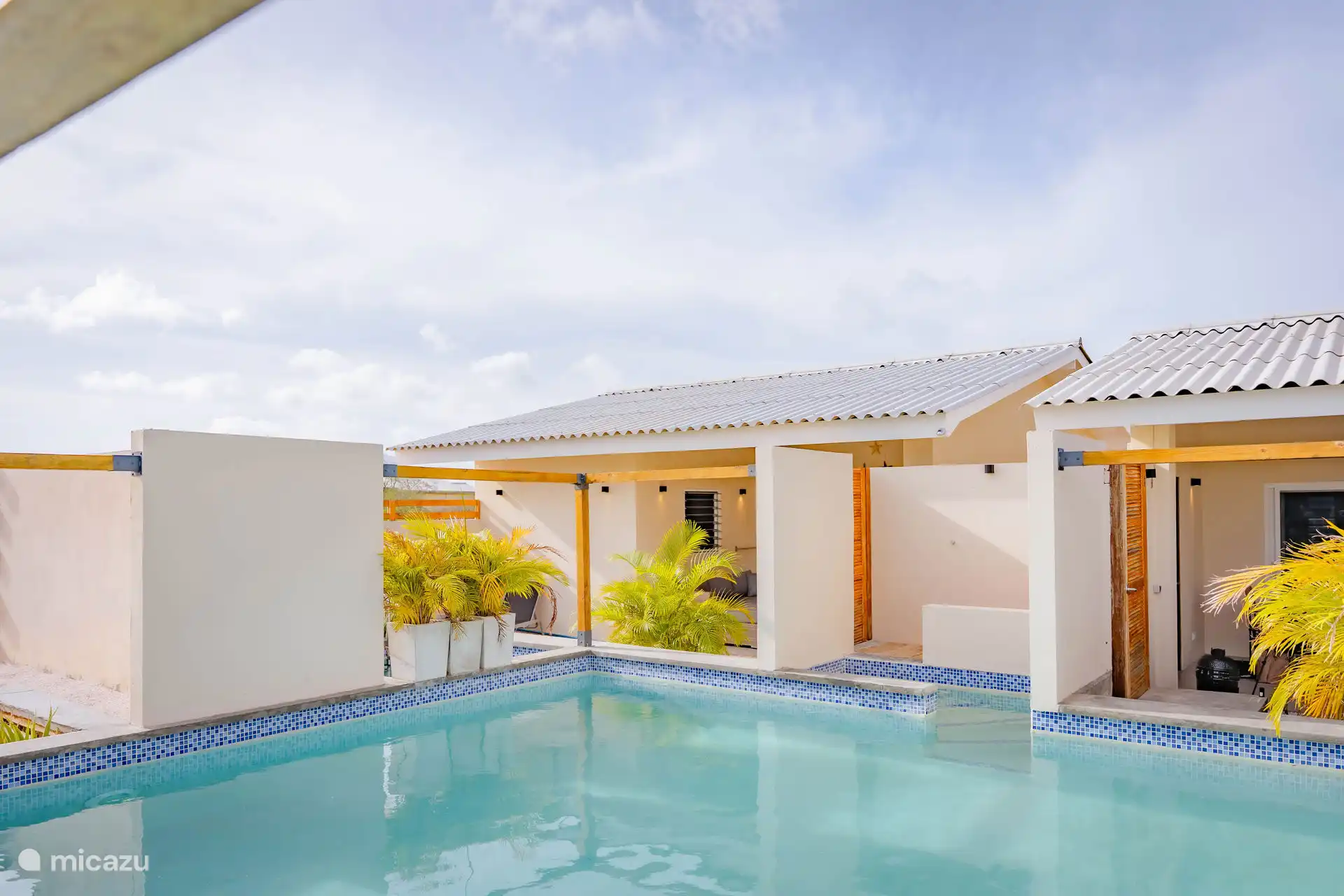 Vue depuis la piscine des gîtes