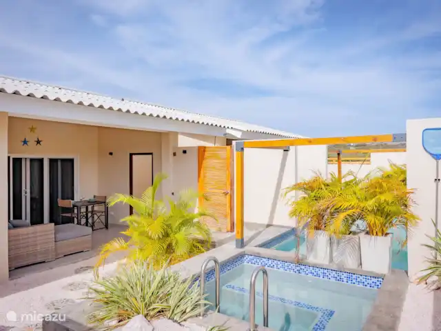 Location de Vacances Curaçao, Banda Abou (ouest), Hofi Abou, maison de vacances - Bunitesa di bida - Kas Iquana Jardin et véranda