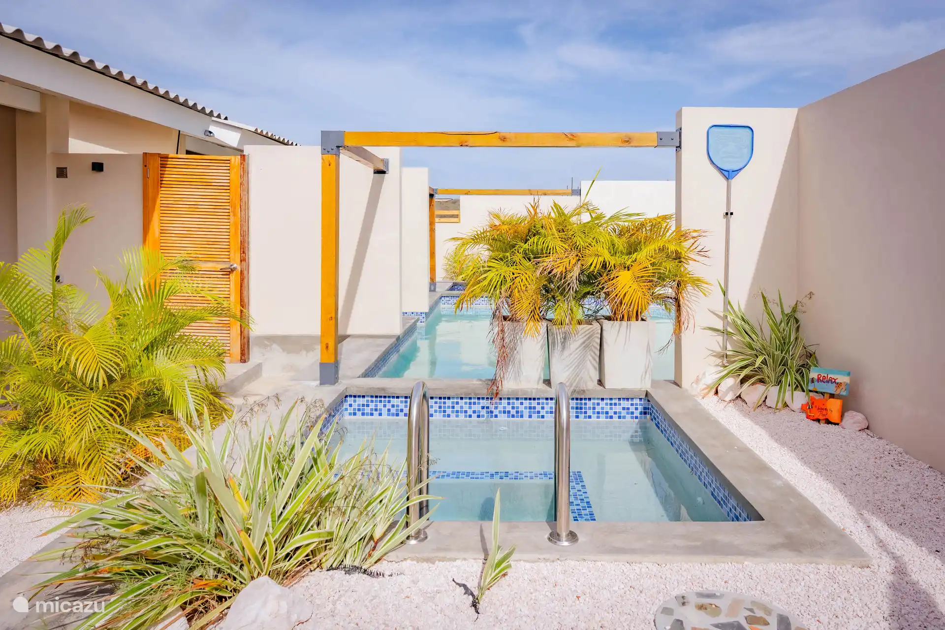 Jacuzzi à chauffage solaire avec installation de bulles