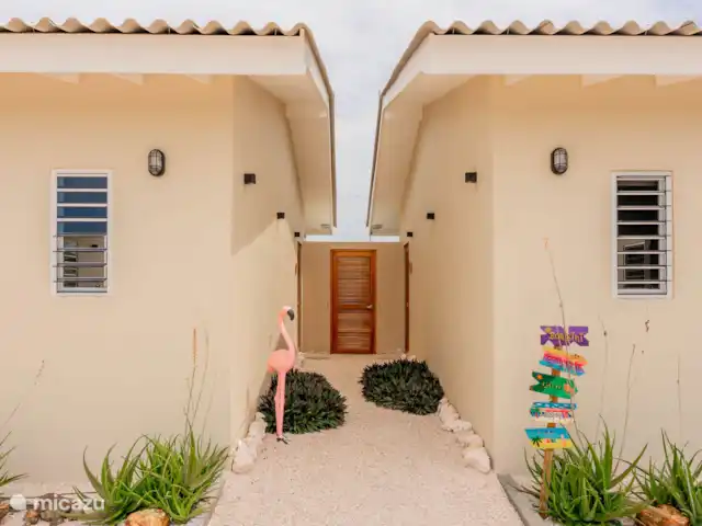 Location de Vacances Curaçao, Banda Abou (ouest), Hofi Abou, maison de vacances - Bunitesa di bida - Kas Iquana Le hall pour se rendre à votre chalet