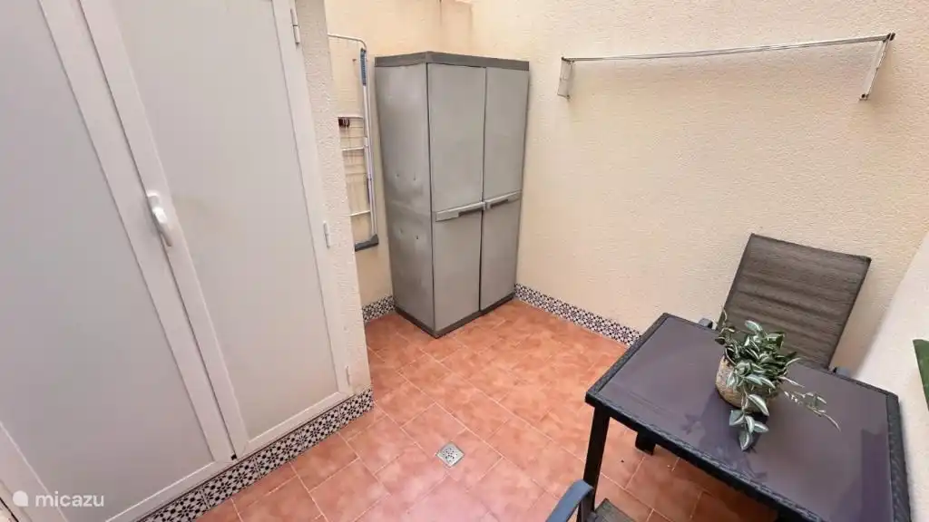 Wasch- und Trockenraum, hinter dem Haus