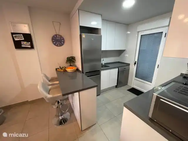 Location de Vacances Espagne, Costa Blanca, Orihuela Costa, maison de vacances - Appartement Orihuela Costa + piscine Cuisine avec bar confortable