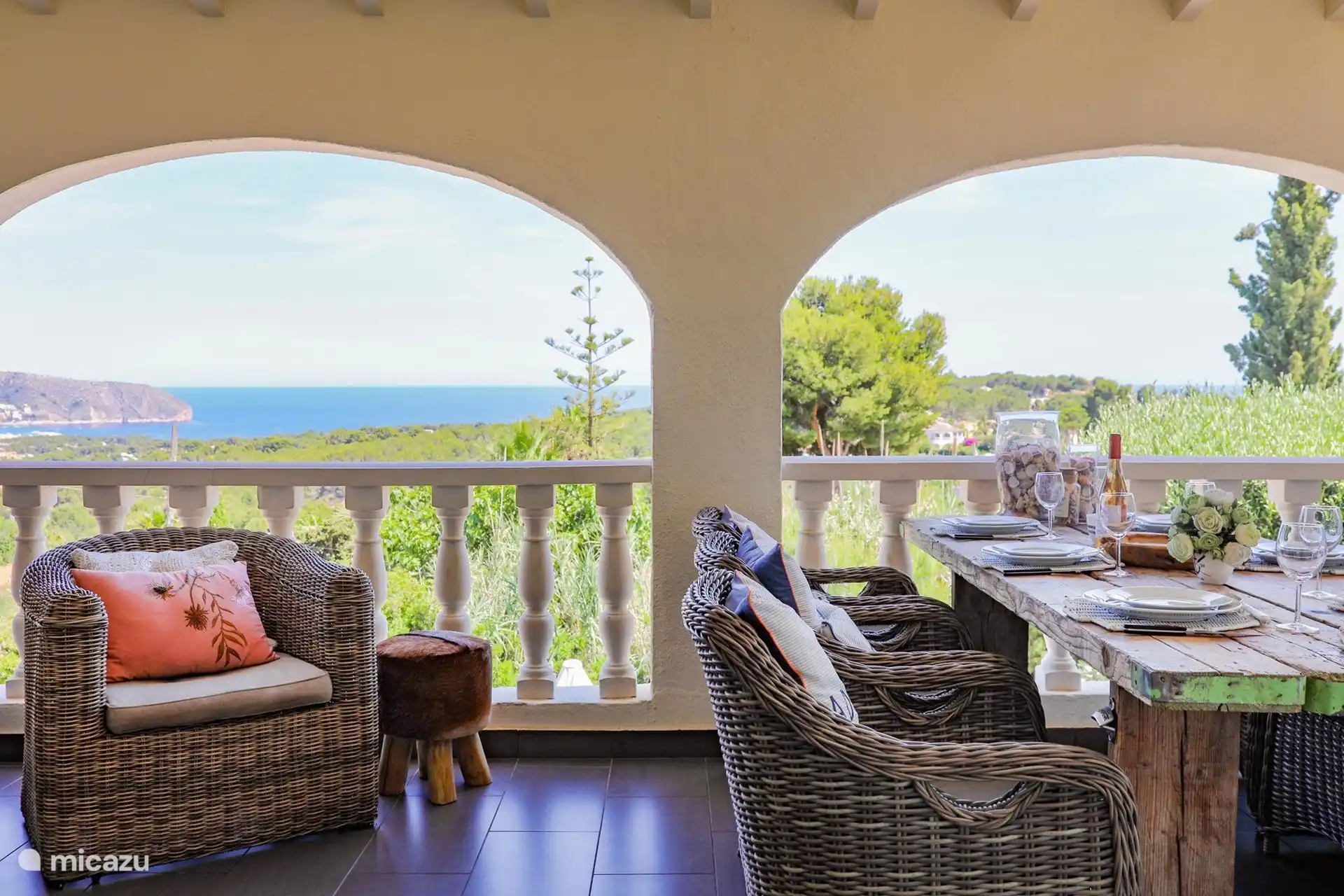 Ieder uur lijkt deze plek weer anders, de stand van de zon en de kleuren zorgen daarvoor. 