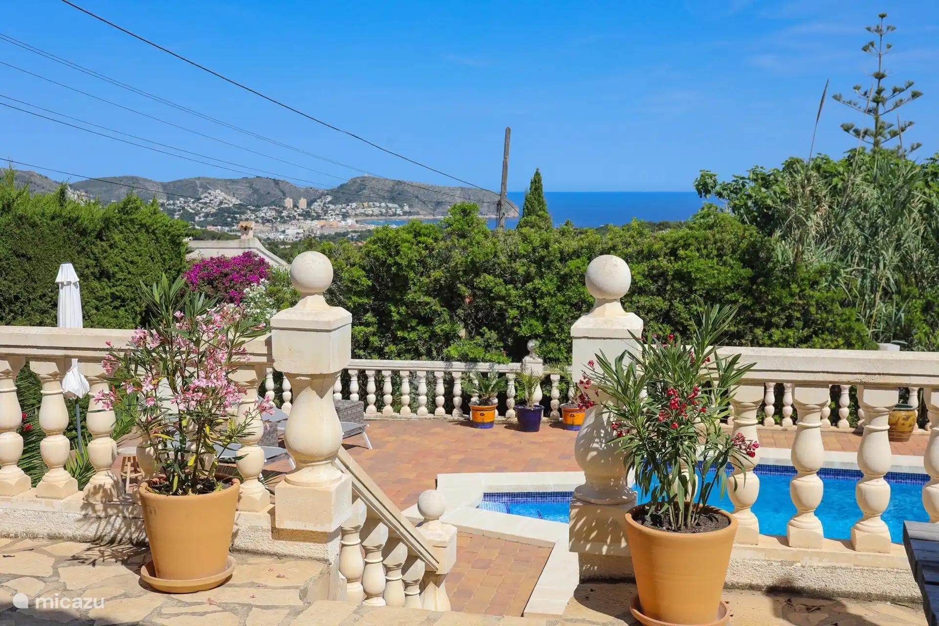 vanuit alle niveaus, is de zee te zien. 