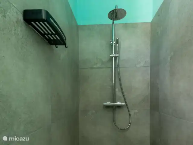 Villa Rolise *Zeezicht* huren in Curaçao, Banda Abou (west), Fontein - villa Ruime inloopdouche!