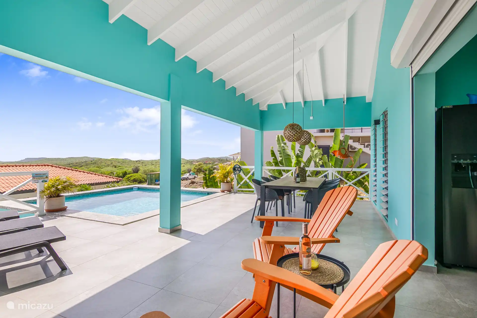 Zicht vanaf de porche over Bandabou Curacao