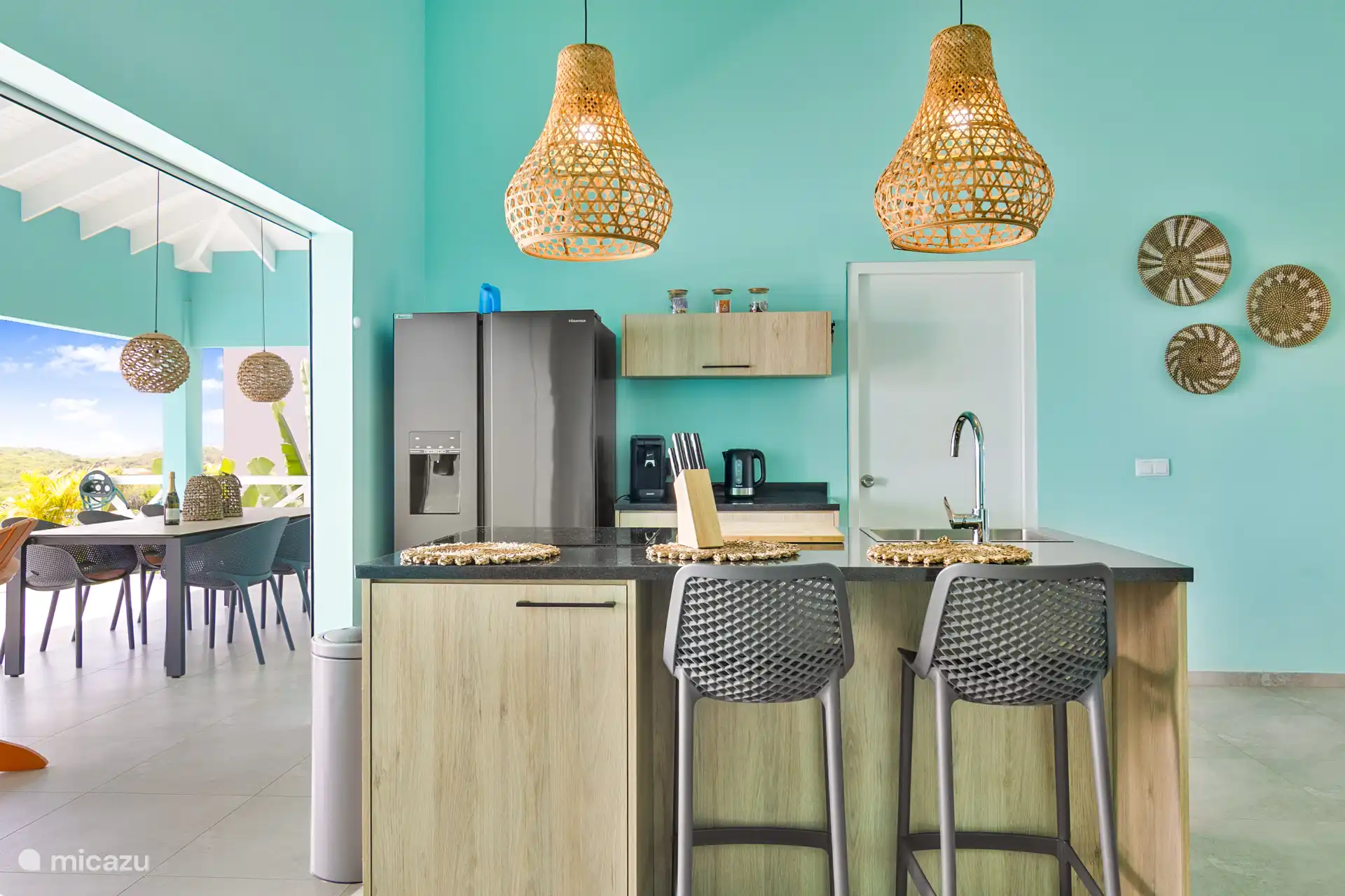 Gezellige bar aan het kookeiland