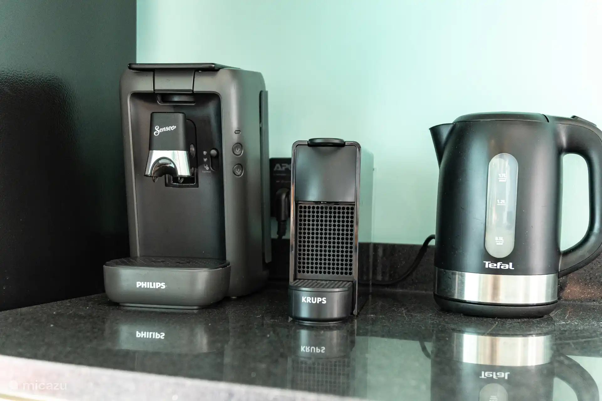 Uitgebreide coffee corner met Senseo, een Krups koffiezet apparaat en een fijne waterkoker!